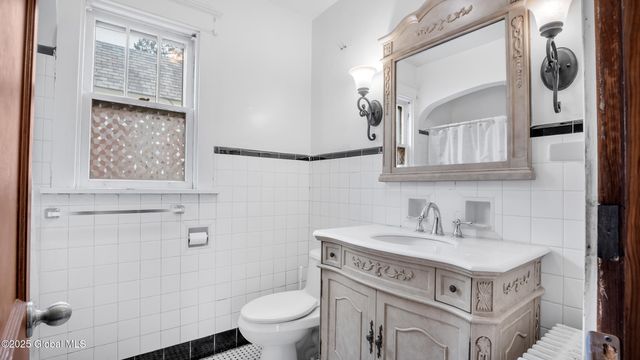 1528 Bouton Road, Troy, NY 12180