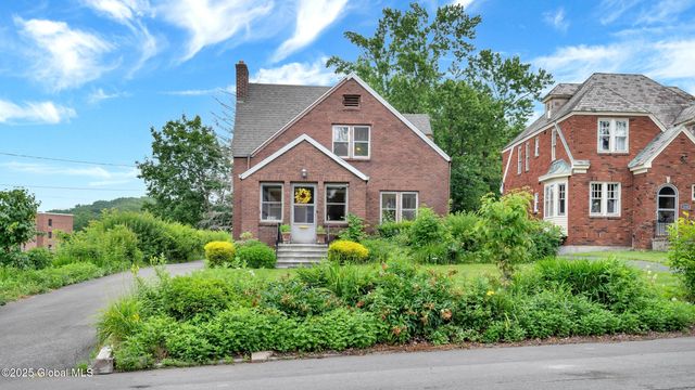 1528 Bouton Road, Troy, NY 12180