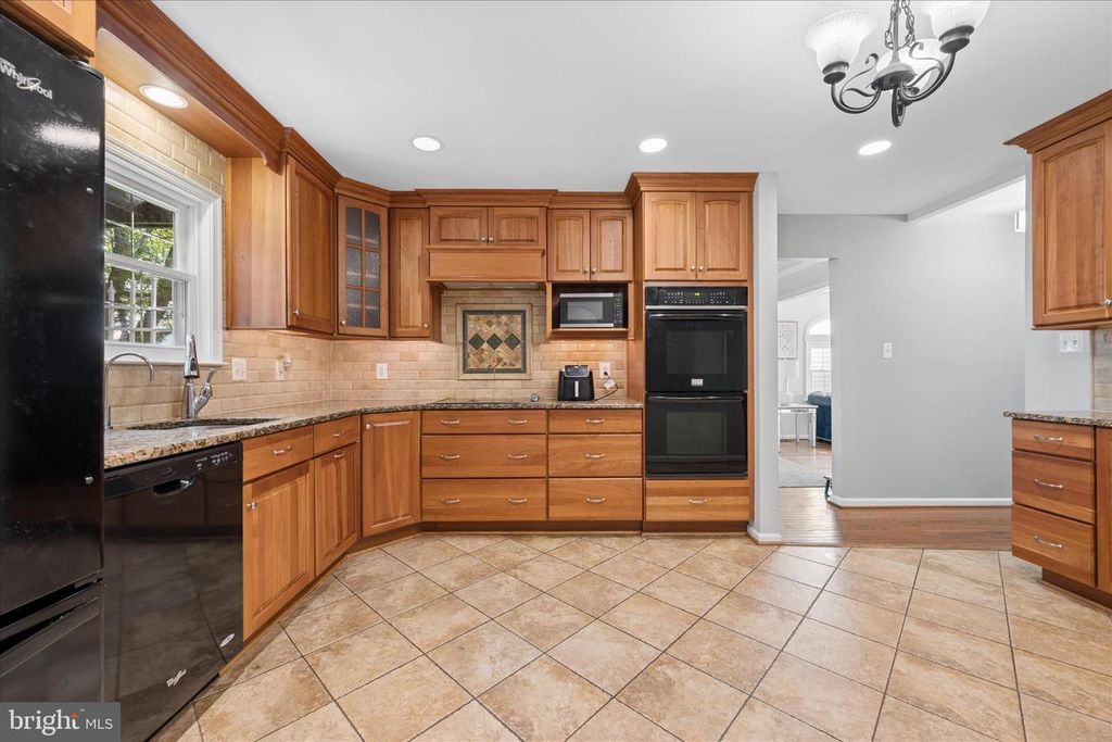 Image 12 of property listing at 7408 CINNABAR TER, Gaithersburg, MD 20879