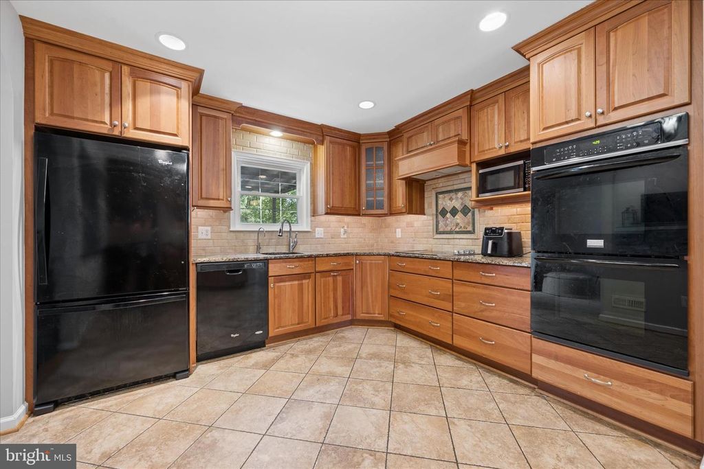 Image 15 of property listing at 7408 CINNABAR TER, Gaithersburg, MD 20879