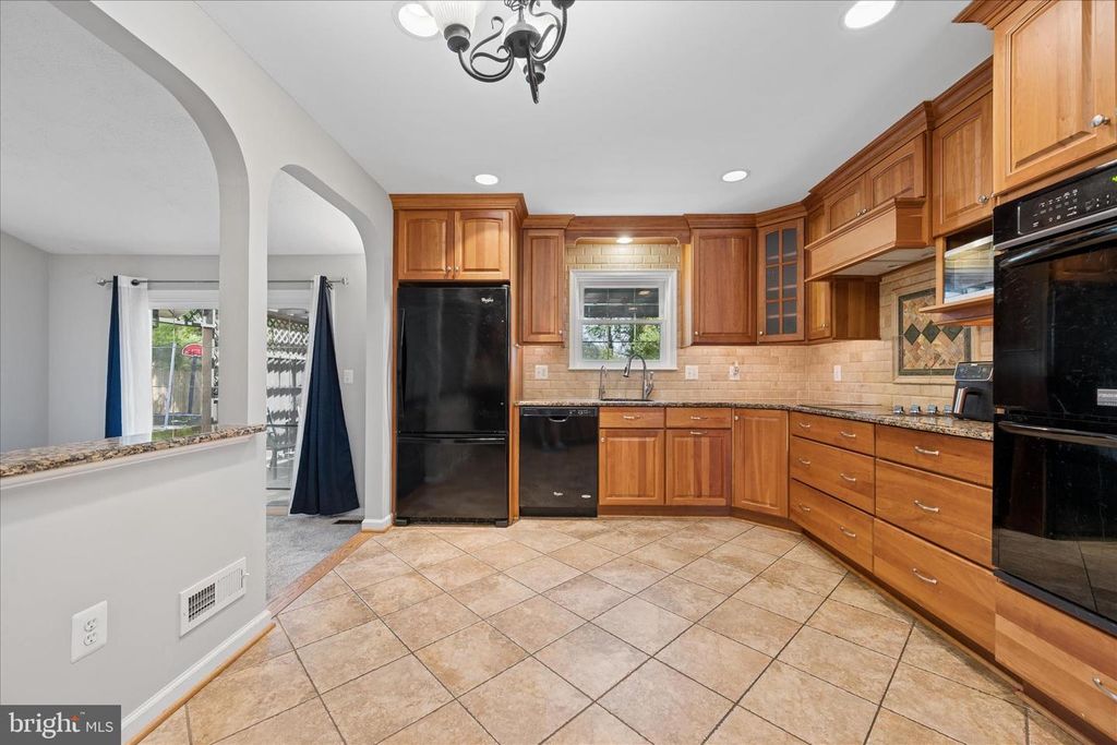 Image 16 of property listing at 7408 CINNABAR TER, Gaithersburg, MD 20879