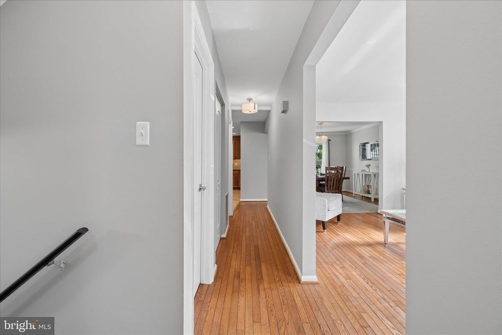 Image 3 of property listing at 7408 CINNABAR TER, Gaithersburg, MD 20879