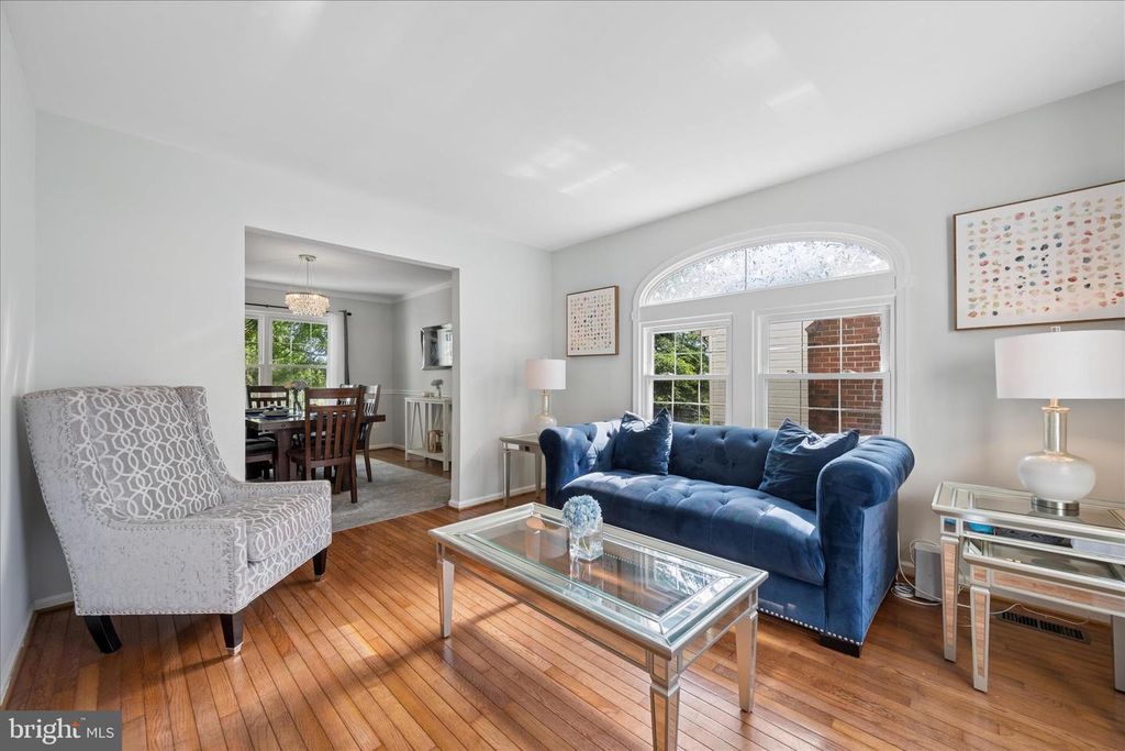 Image 4 of property listing at 7408 CINNABAR TER, Gaithersburg, MD 20879