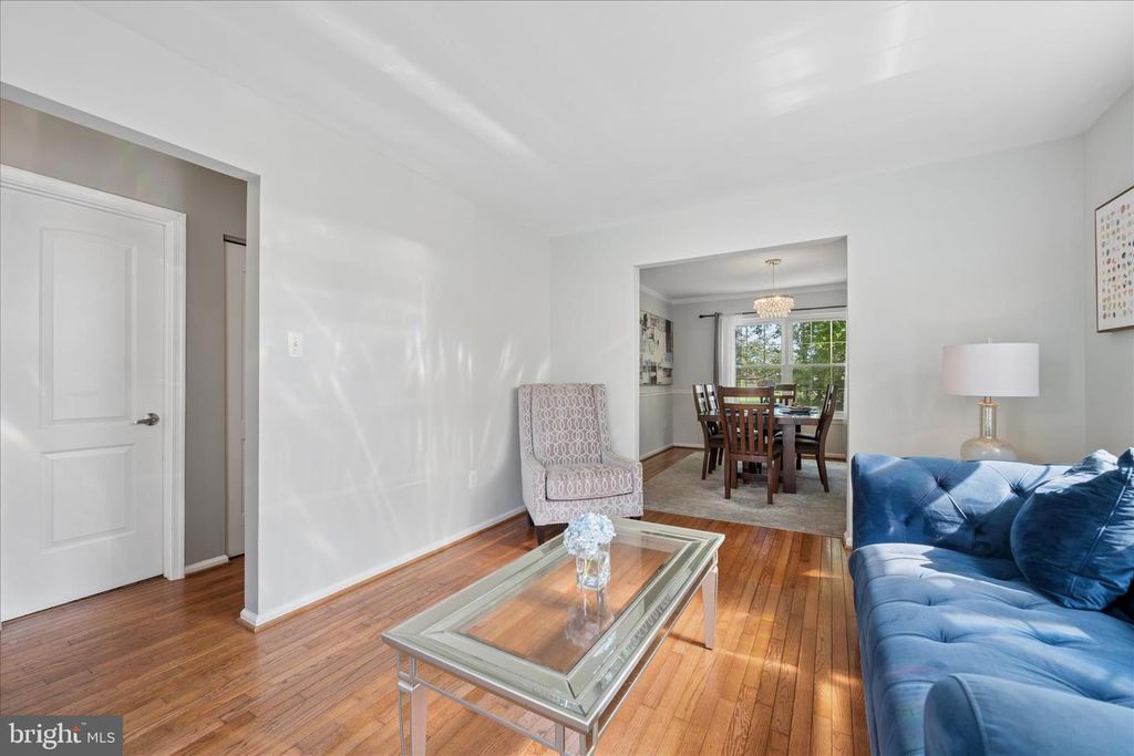 Image 5 of property listing at 7408 CINNABAR TER, Gaithersburg, MD 20879