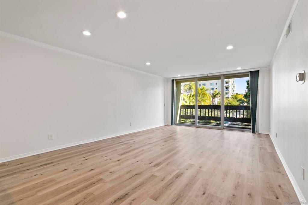 Image 2 of property listing at 3825 centre street 19, San Diego, CA 92103