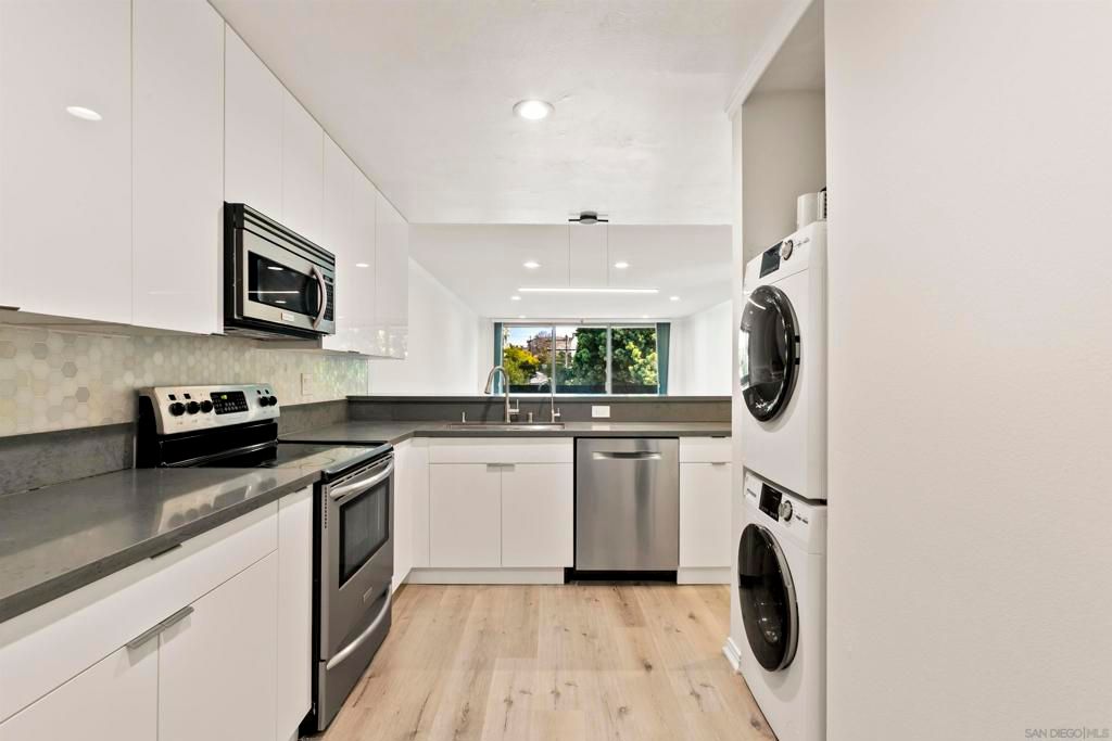 Image 8 of property listing at 3825 centre street 19, San Diego, CA 92103