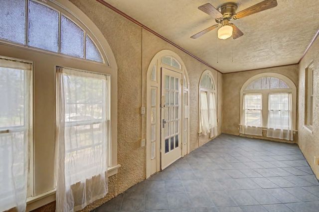 138 N 10th St., Salina, KS 67401
