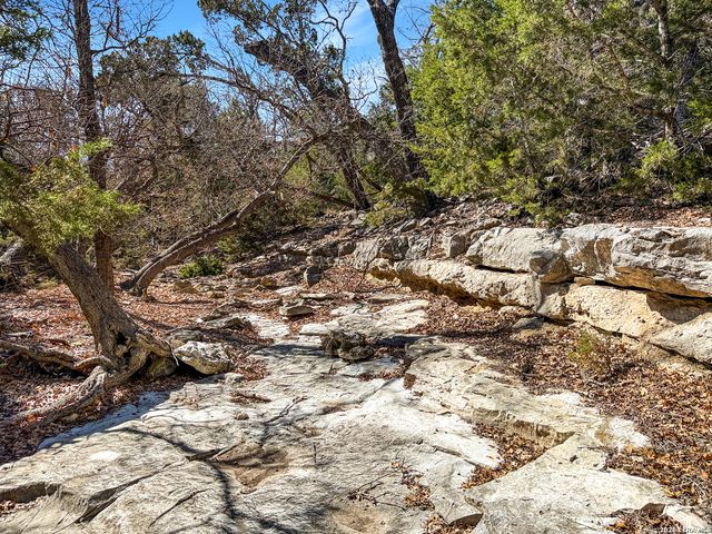 214 Hazelett Rd, Kerrville, TX 78028