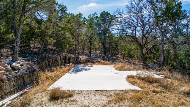 214 Hazelett Rd, Kerrville, TX 78028