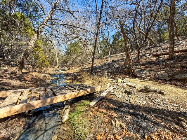 214 Hazelett Rd, Kerrville, TX 78028