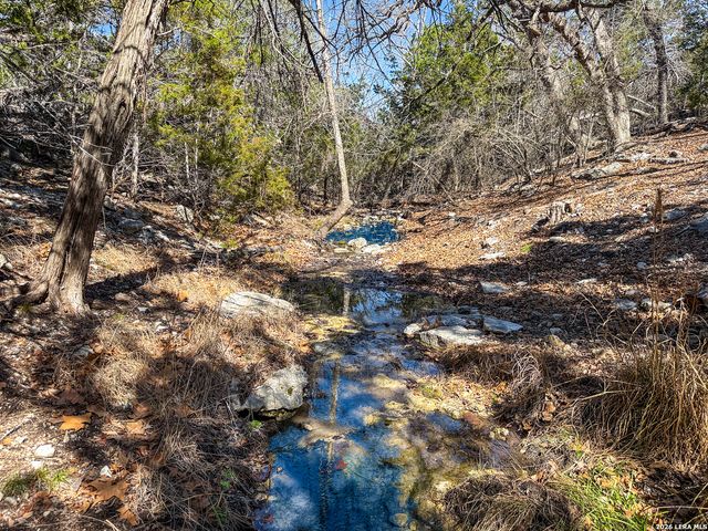 214 Hazelett Rd, Kerrville, TX 78028