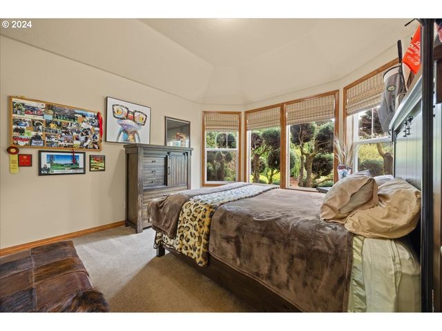 19710 Se SEMPLE Rd, Damascus, OR 97089