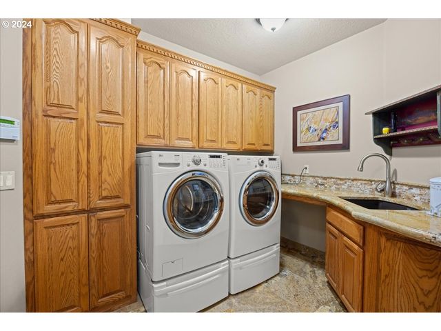 19710 Se SEMPLE Rd, Damascus, OR 97089