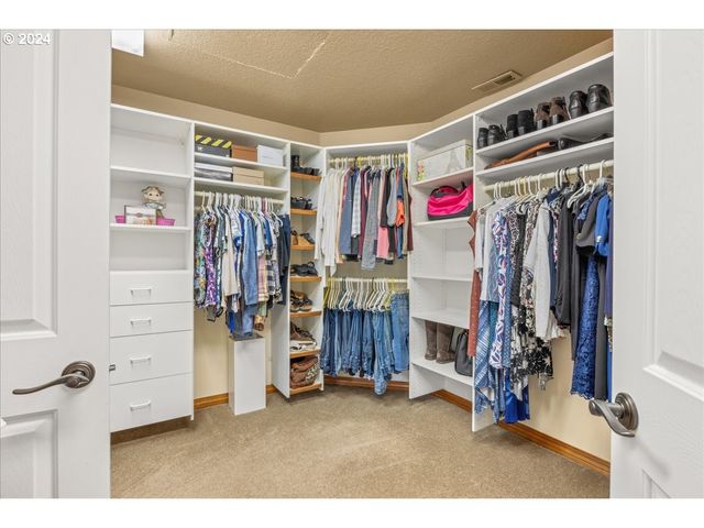 19710 Se SEMPLE Rd, Damascus, OR 97089