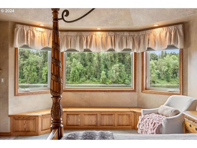 19710 Se SEMPLE Rd, Damascus, OR 97089