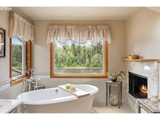 19710 Se SEMPLE Rd, Damascus, OR 97089