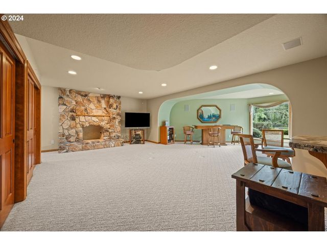 19710 Se SEMPLE Rd, Damascus, OR 97089