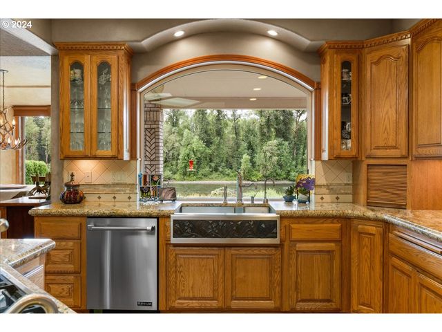 19710 Se SEMPLE Rd, Damascus, OR 97089