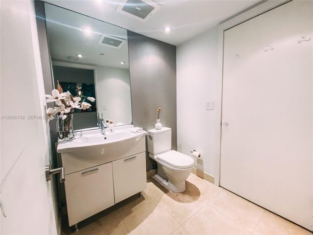 465 Brickell Ave 1101, Miami, FL 33131