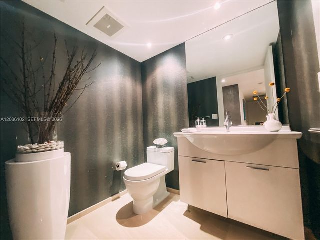 465 Brickell Ave 1101, Miami, FL 33131