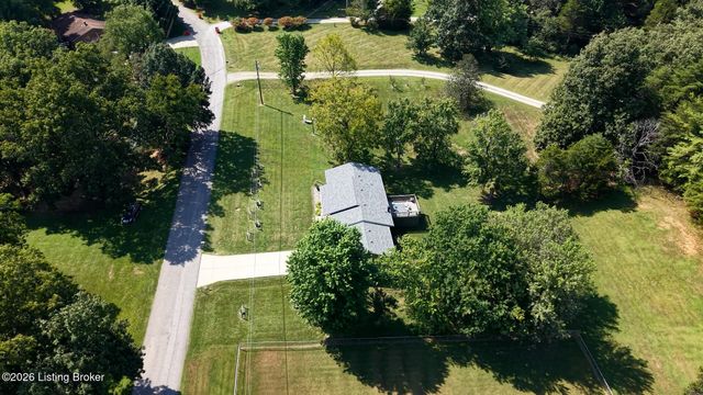 900 Hickory Dr, Vine Grove, KY 40175