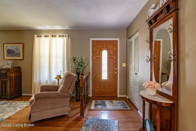 900 Hickory Dr, Vine Grove, KY 40175