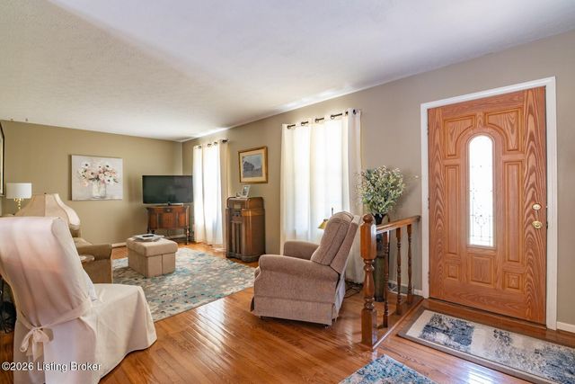 900 Hickory Dr, Vine Grove, KY 40175