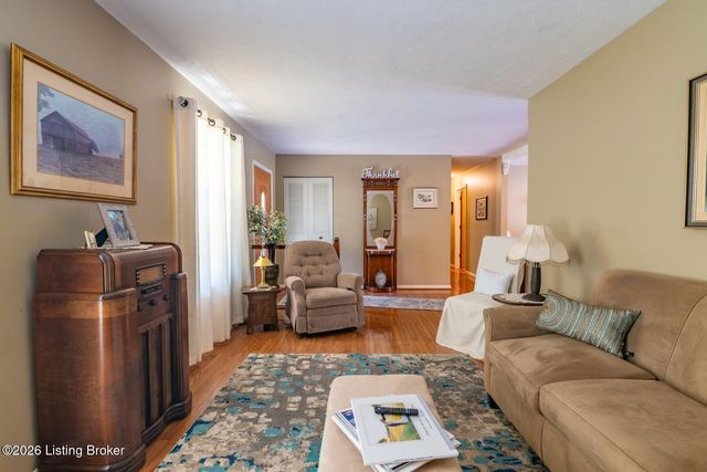 900 Hickory Dr, Vine Grove, KY 40175