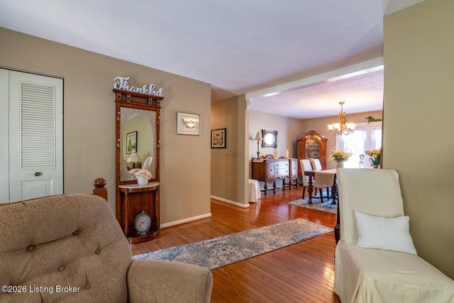 900 Hickory Dr, Vine Grove, KY 40175