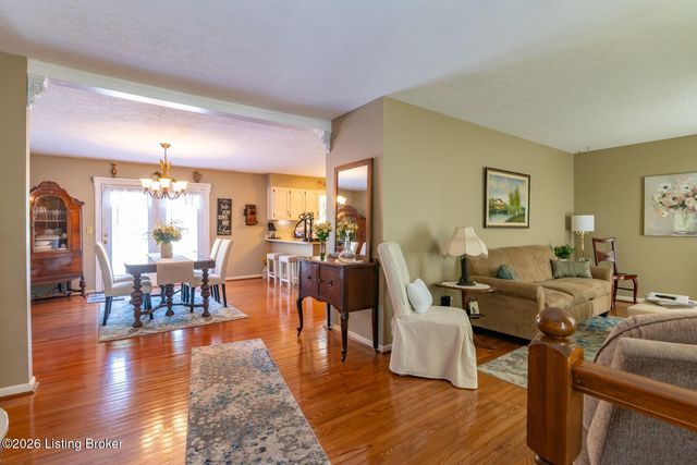 900 Hickory Dr, Vine Grove, KY 40175
