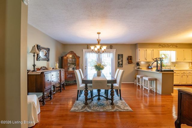 900 Hickory Dr, Vine Grove, KY 40175