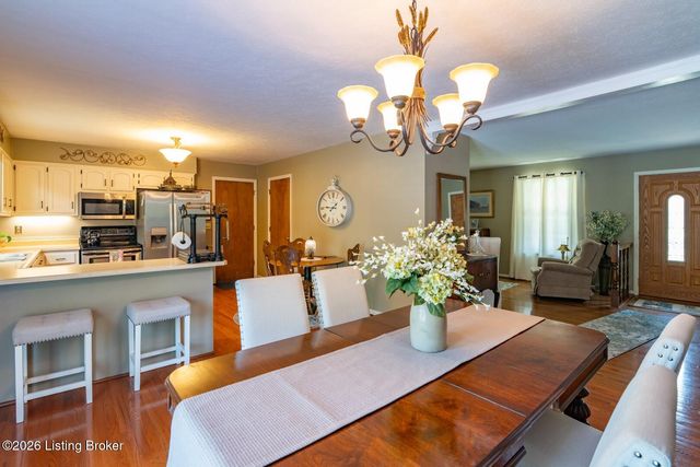 900 Hickory Dr, Vine Grove, KY 40175