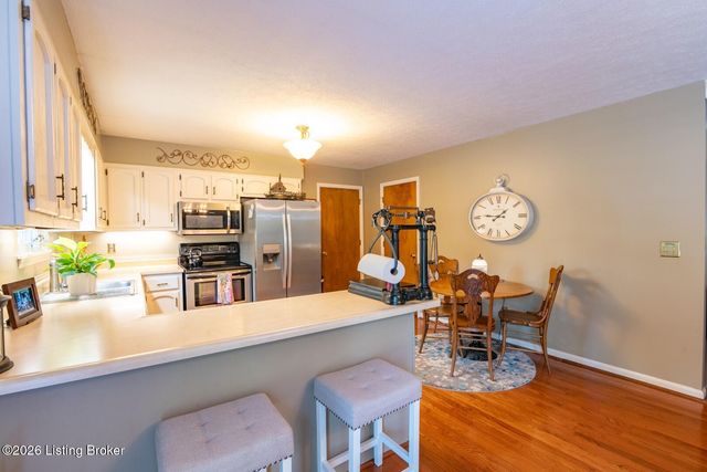 900 Hickory Dr, Vine Grove, KY 40175