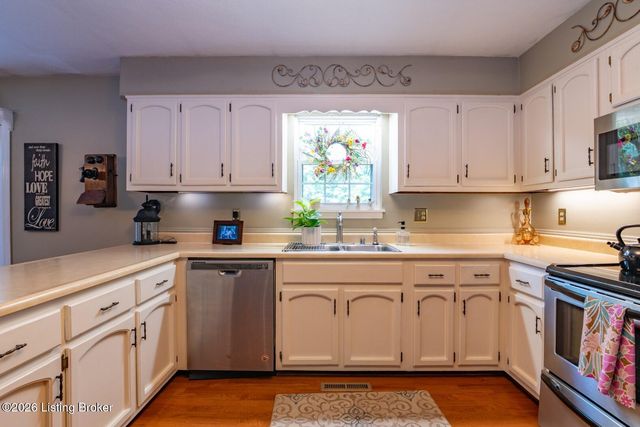 900 Hickory Dr, Vine Grove, KY 40175