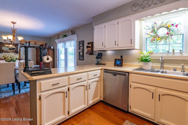 900 Hickory Dr, Vine Grove, KY 40175