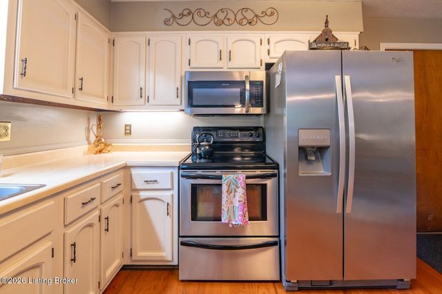 900 Hickory Dr, Vine Grove, KY 40175