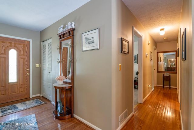 900 Hickory Dr, Vine Grove, KY 40175