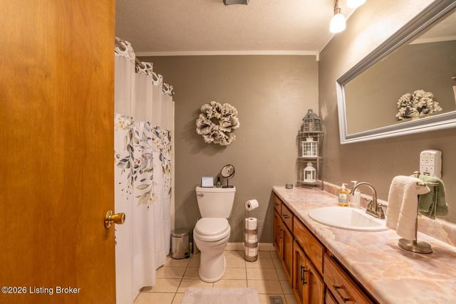 900 Hickory Dr, Vine Grove, KY 40175