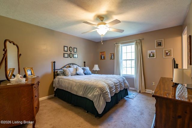 900 Hickory Dr, Vine Grove, KY 40175