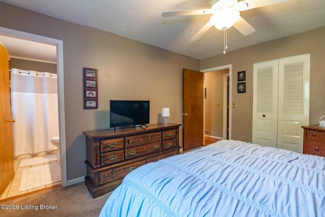 900 Hickory Dr, Vine Grove, KY 40175