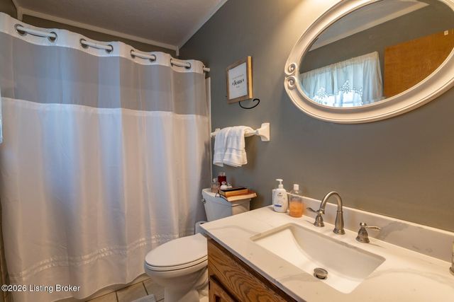 900 Hickory Dr, Vine Grove, KY 40175