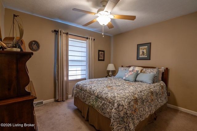 900 Hickory Dr, Vine Grove, KY 40175