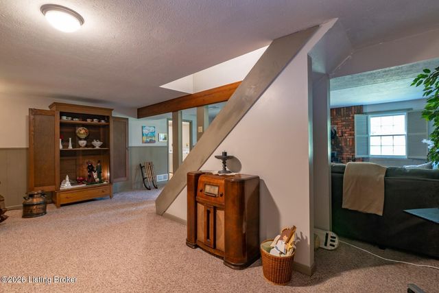 900 Hickory Dr, Vine Grove, KY 40175