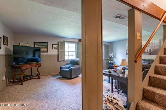 900 Hickory Dr, Vine Grove, KY 40175