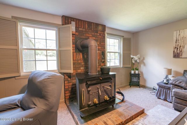 900 Hickory Dr, Vine Grove, KY 40175