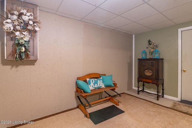 900 Hickory Dr, Vine Grove, KY 40175