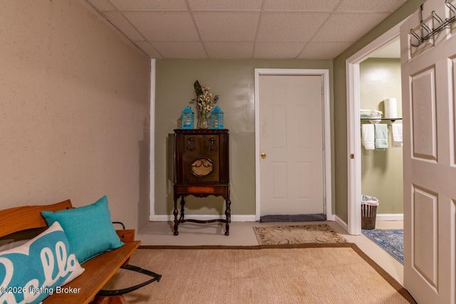 900 Hickory Dr, Vine Grove, KY 40175