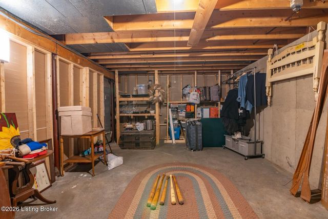 900 Hickory Dr, Vine Grove, KY 40175
