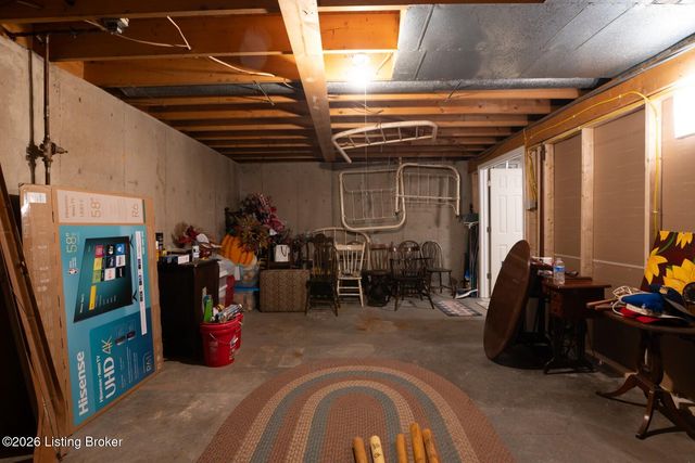 900 Hickory Dr, Vine Grove, KY 40175