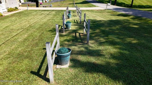 900 Hickory Dr, Vine Grove, KY 40175